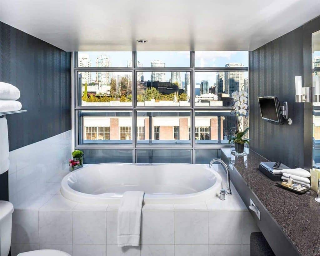 Hotel OPUS Vancouver