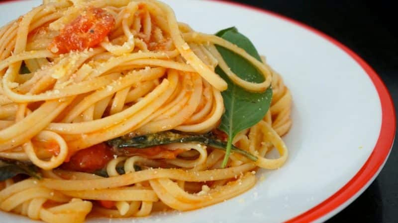 Spaghetti With Fresh Tomato recipe