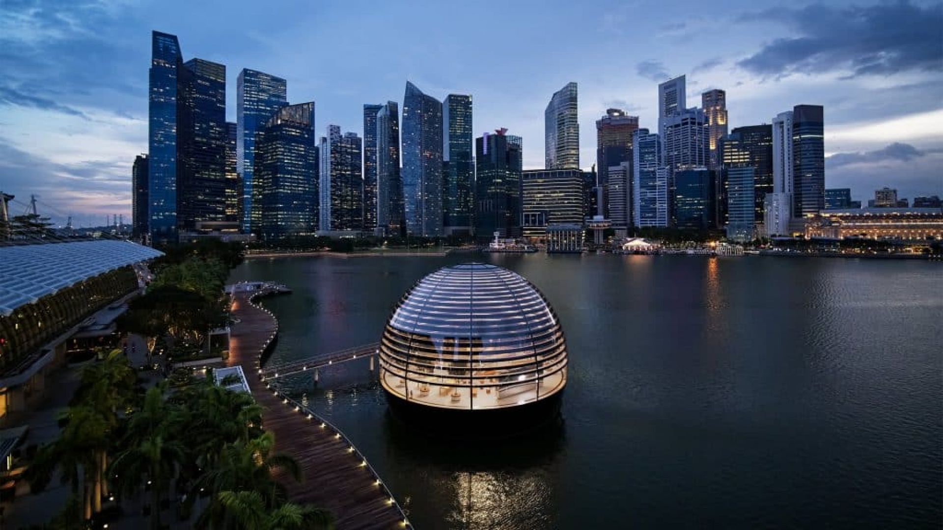 Floating Apple Store to Open in Singapore