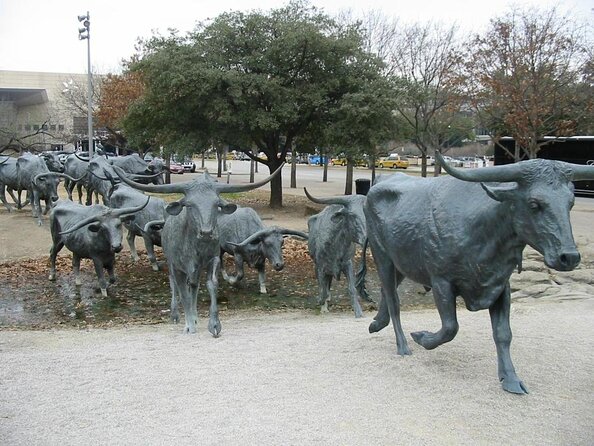 Best things to do in Dallas with kids pioneer plaza