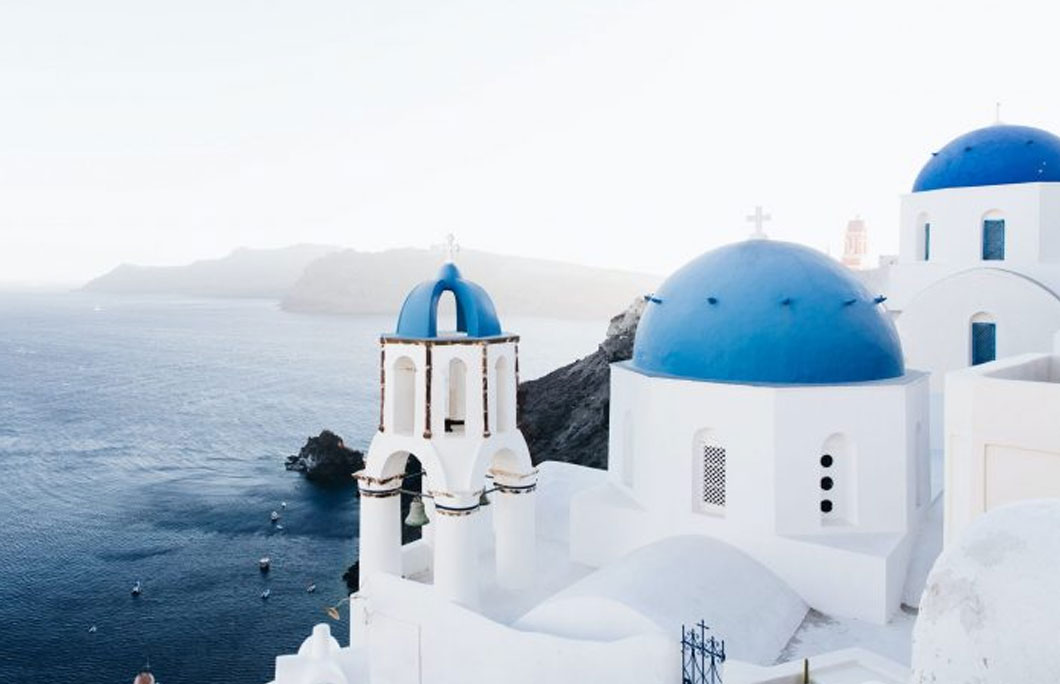 7 datos interesantes sobre la iglesia con cúpula azul en Santorini, Grecia