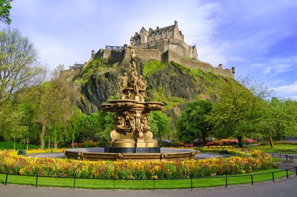 How long did it take to build Edinburgh Castle?