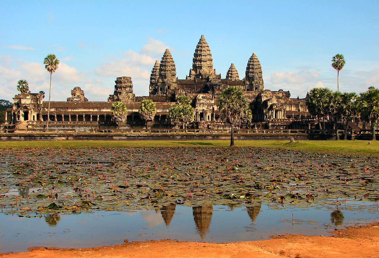how long to build Angkor Wat