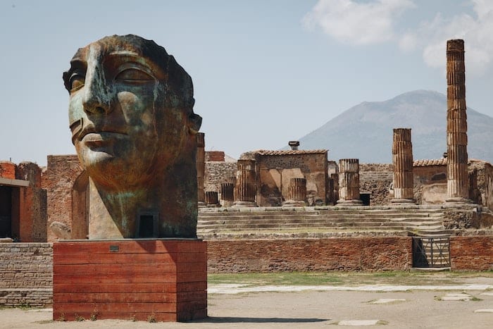 How to get from Naples to Pompeii